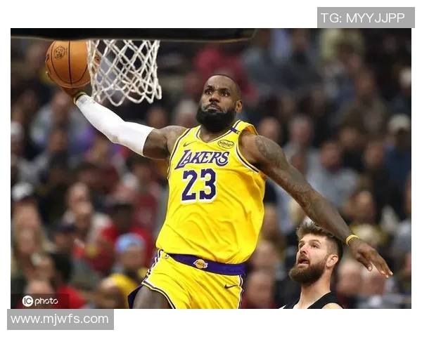 当足球巨星与篮球之王詹姆斯相遇会擦出怎样的火花与传奇故事 当足球巨星与篮球之王詹姆斯相遇会擦出怎样的火花与传奇故事