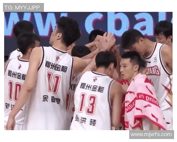 成都篮球队以76分稳居大师赛积分榜首位展现强劲实力