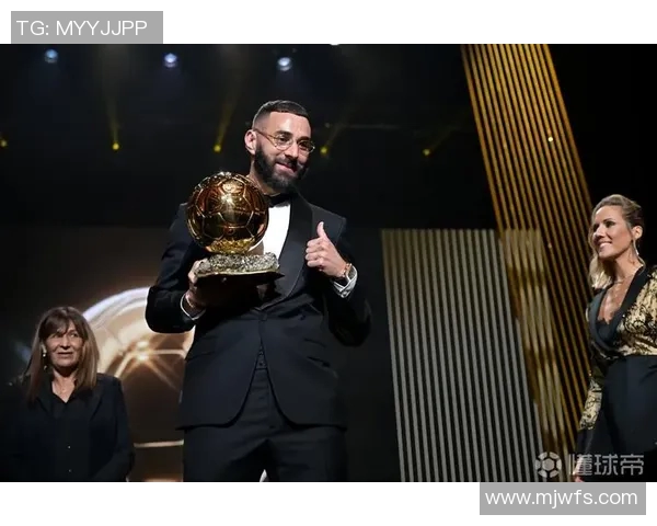 璀璨水晶映照足球明星风采的华丽瞬间与荣耀时刻