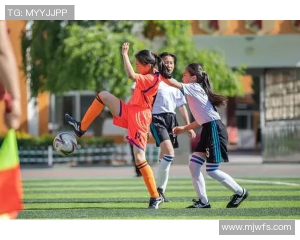 小个子足球明星女性的奋斗与荣耀展现了不屈的精神与无限的可能性