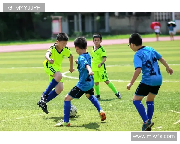 提升足球脚力的科学训练方法与实用技巧分享 提升足球脚力的科学训练方法与实用技巧分享